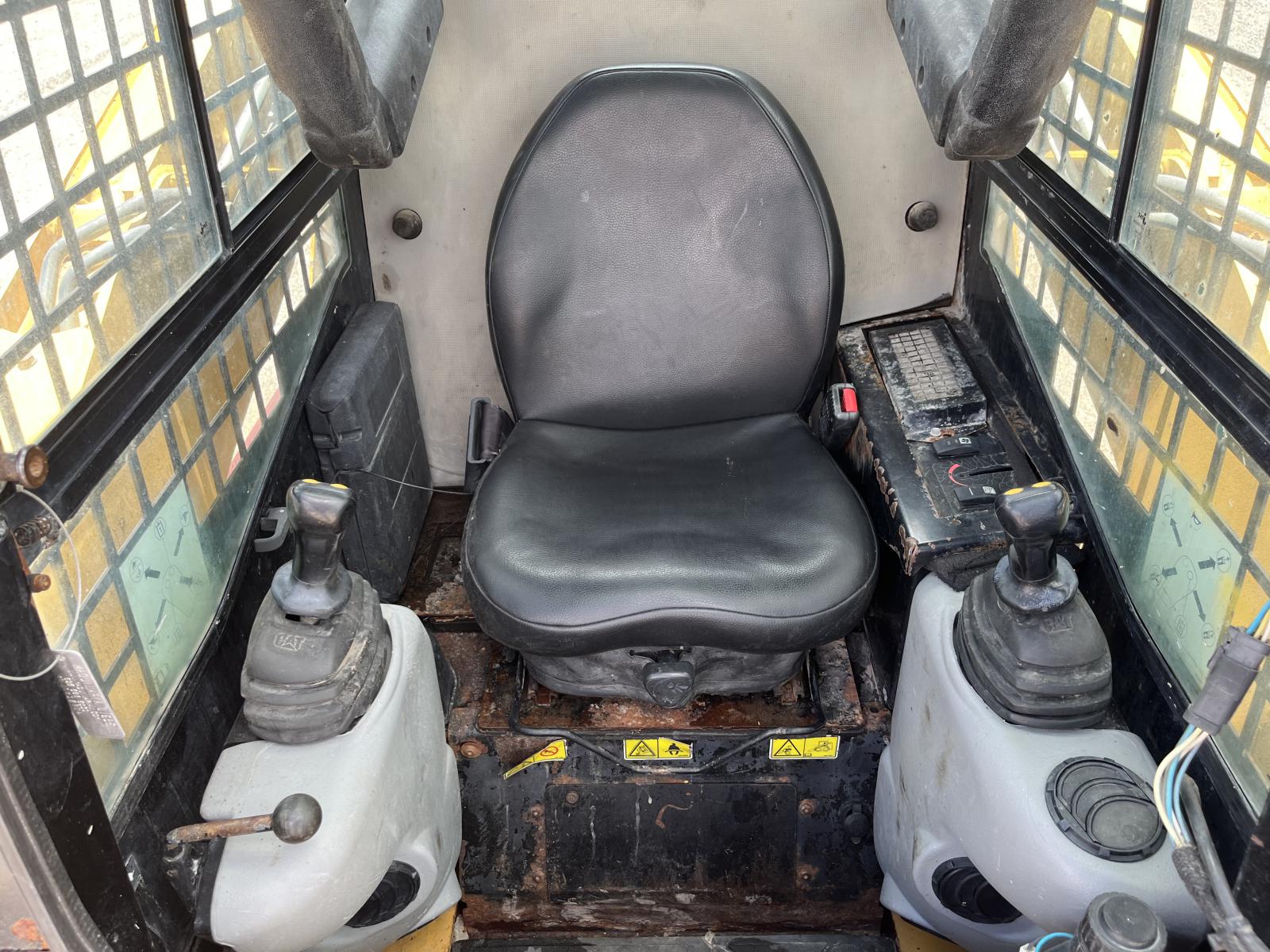 ./imagenes/INVOICE/2019/15904/CATERPILLAR 232B (3).JPG